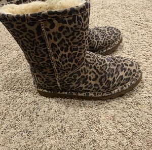 BEARPAW Elle Exotic Leopard Print Boots 5 Big Girls Cheetah Fuzzy Sherpa Lined